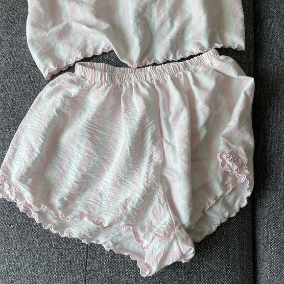 Pink and white striped cropped two-piece set - Picture 6 of 10